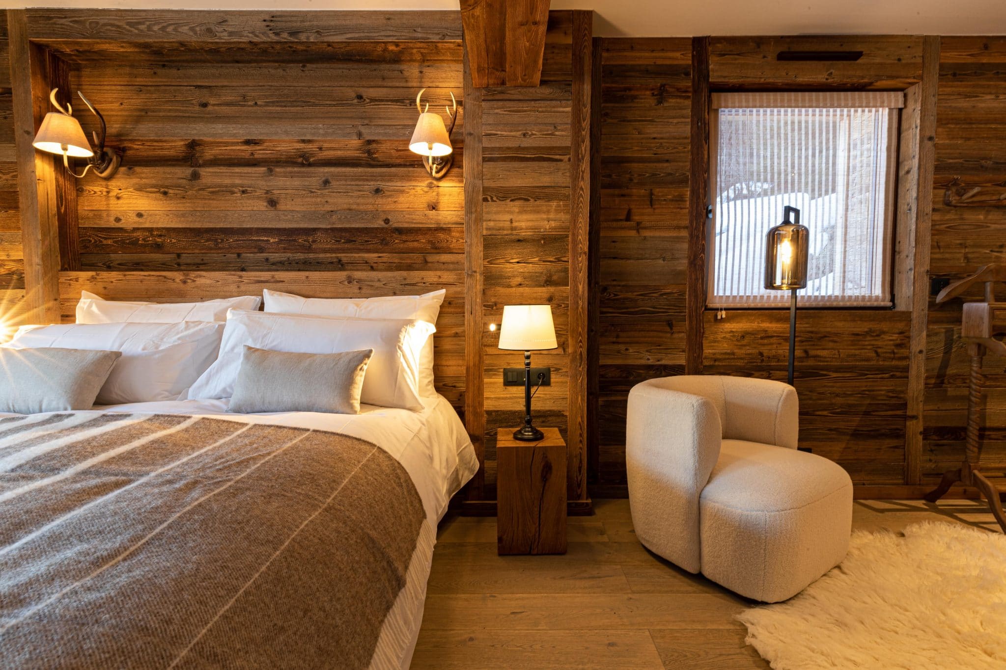 Chalet authentique interior design double bedroom