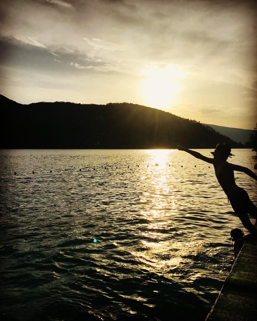 Lac d'Annecy,coucher de soleil sur la plage de Talloires